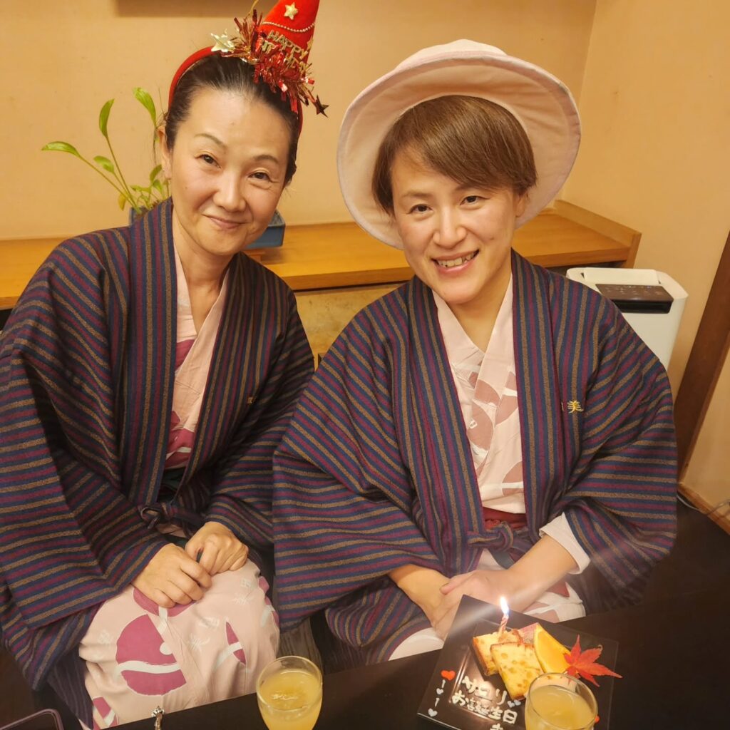 この度はお誕生日おめでとうございます誕生日お祝い旅行とのことでお友達からお祝いしてもらえると嬉しいですよねとっても喜んでいただけたので私たちも嬉しかったですまた可愛い絵と素敵なメッセージをお二人からいただきました。