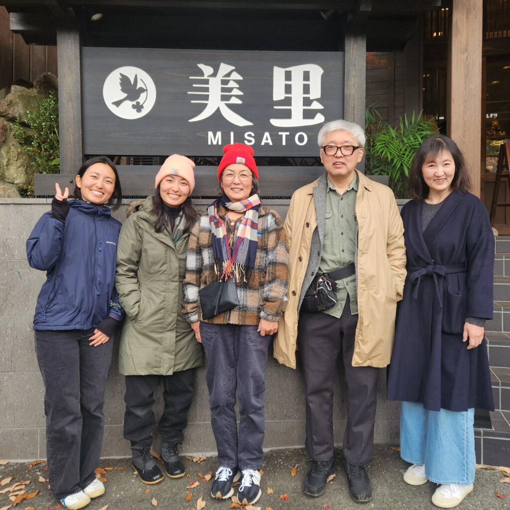 アメリカから双子の娘さんが日本へ帰国されてのご旅行とのことでした～お二人とも旦那さまはアメリカ人とのことで、同じ年に結婚式をあげられたとのことで、、、双子さんあるある？なのでしょうか！？スゴいですね同じアメリカ在住とのことにビックリしてお話を伺ったら、すごいエピソードを教えていただきましたまた次回は旦那様も一緒に黒川温泉に遊びに来てくださいねお料理、手作りのいろいろ、温泉などご満足いただけて本当に嬉しかったですありがとうございました
