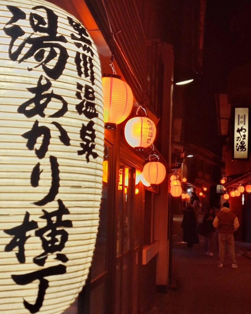 私の書いた湯あかり横丁の文字が提灯になりました～素人ですが嬉しいです️
