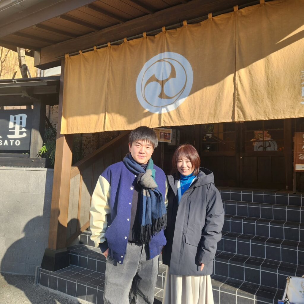 ご宿泊のお客様から愛媛の美味しいみかんをいただきましたの生産者とのことで、あの空港で蛇口をひねったらポンジュースがでてくる愛媛からとのことでした今年は天候に左右され、不作だったとのことで、みかんもお値段が高騰しているそうです。